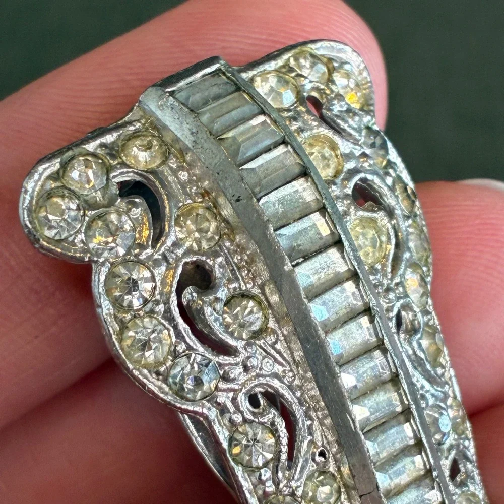 Vintage Art Deco Pot Metal Dress Clip Silver Tone Baguette Rhinestone 2.75